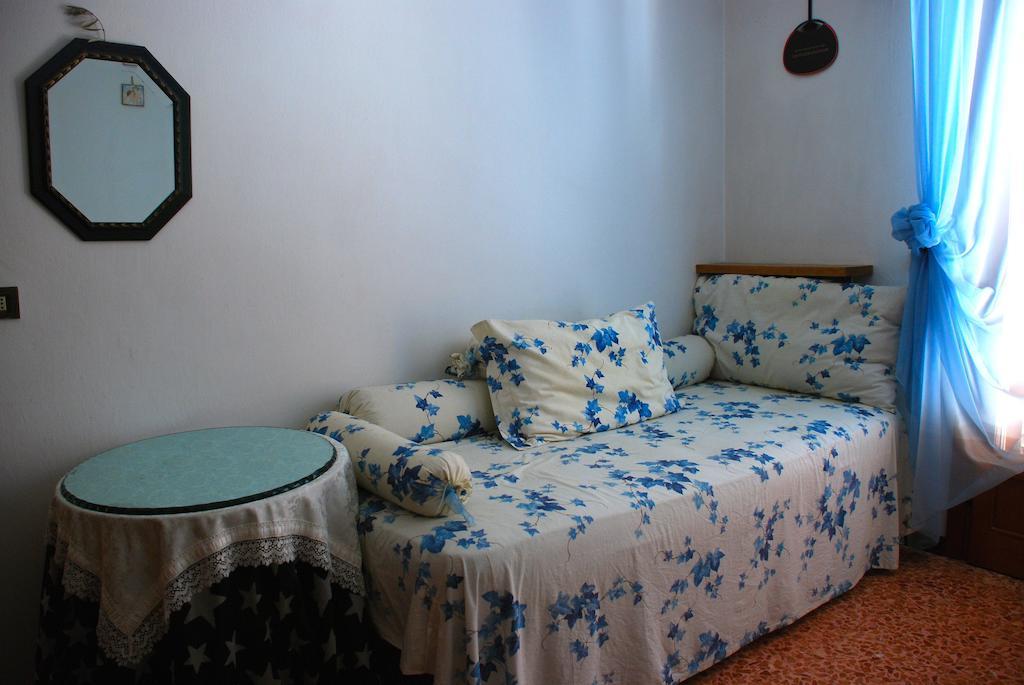 Bed And Breakfast Il Girasole Lamporecchio Δωμάτιο φωτογραφία